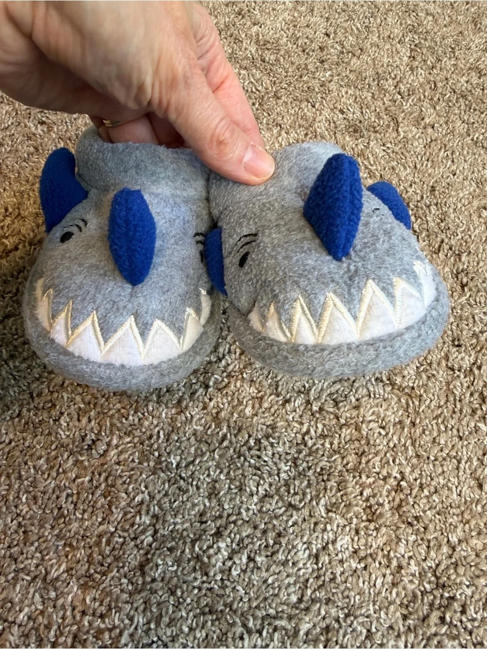 Dearfoams Toddler Boy’s Grey Blue Peyton Shark Clog Slippers 5-6 Ocean Novelty
